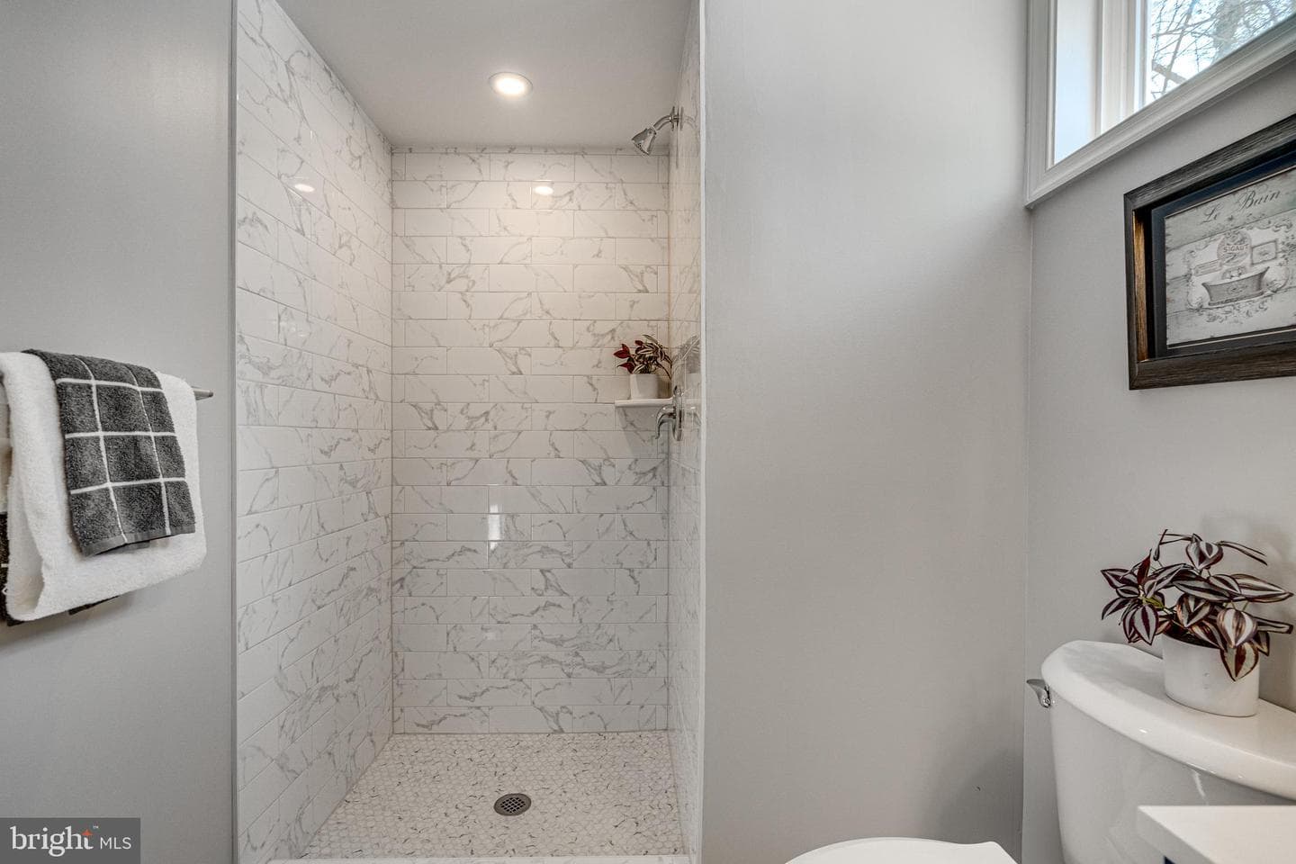 327 Howard Avenue photo 21