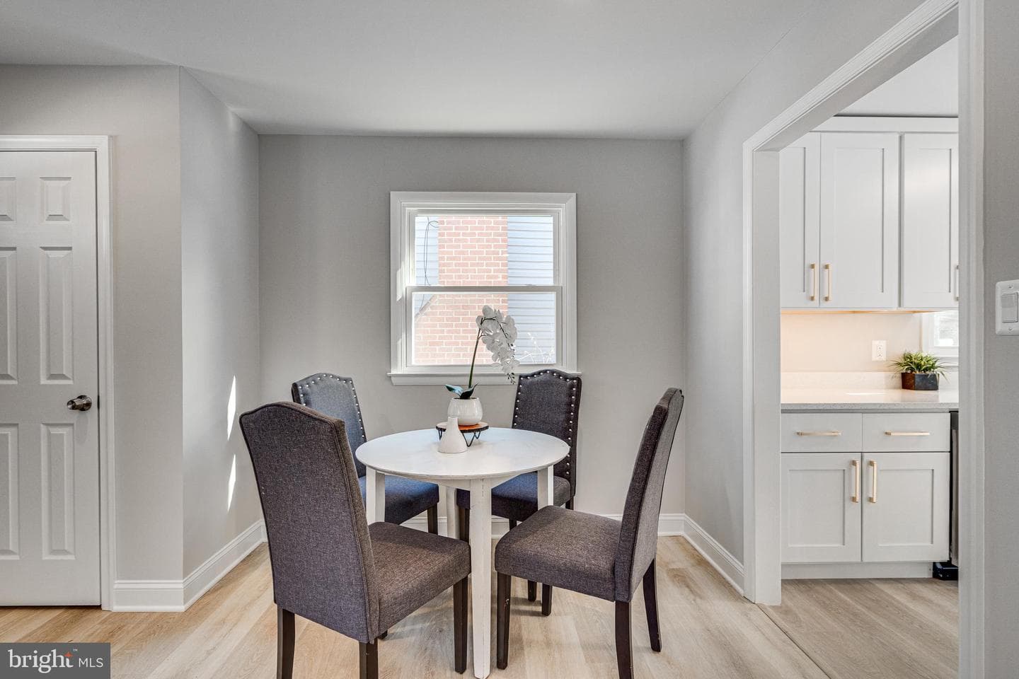 327 Howard Avenue photo 8