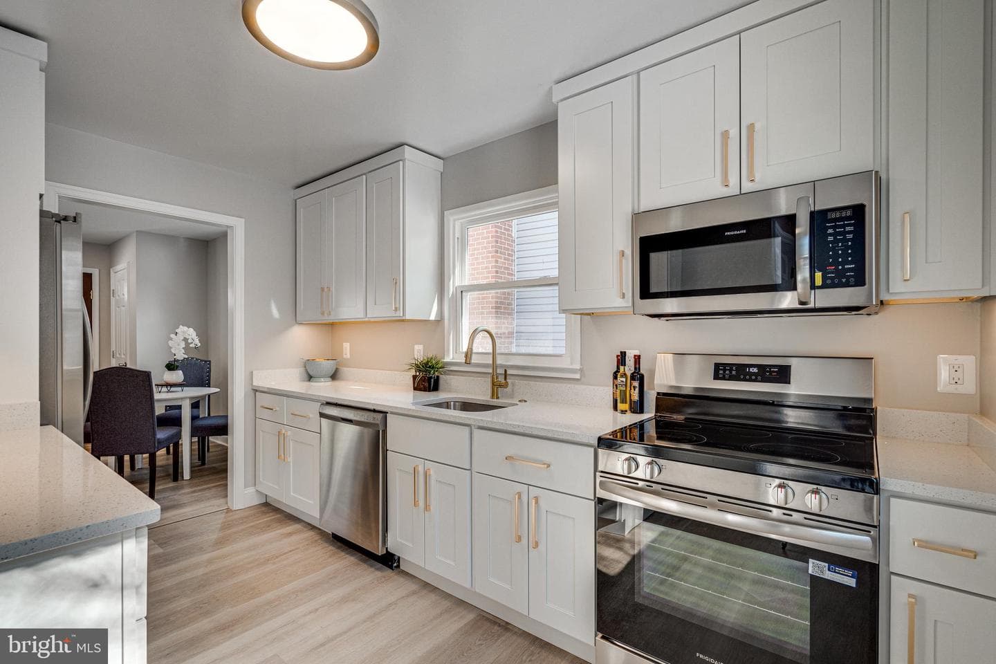 327 Howard Avenue photo 9