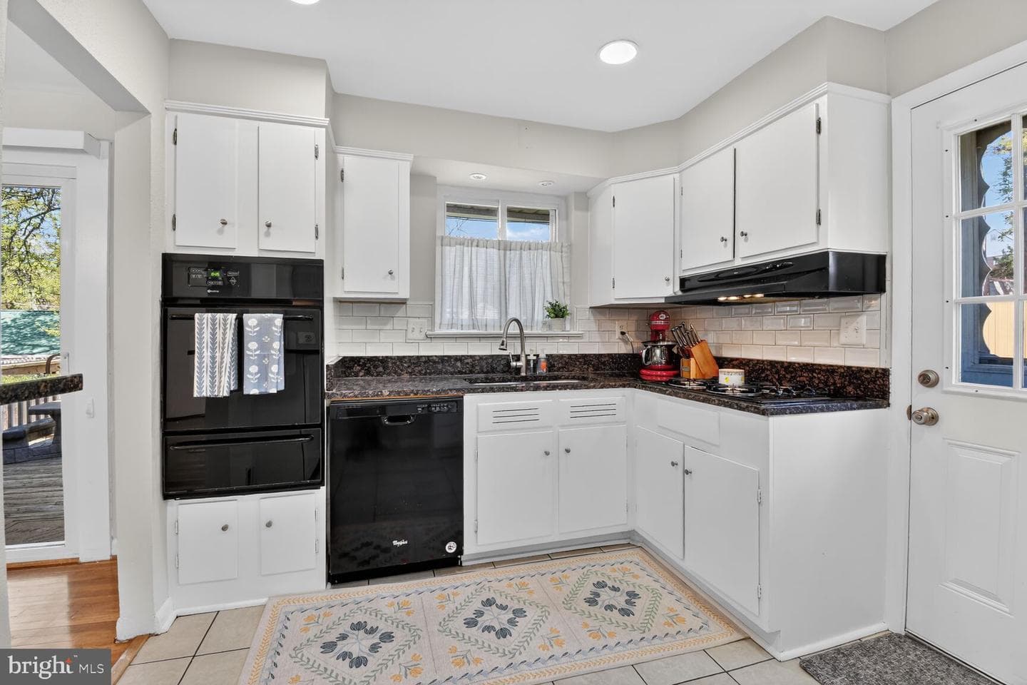 9914 Grayson Avenue photo 8