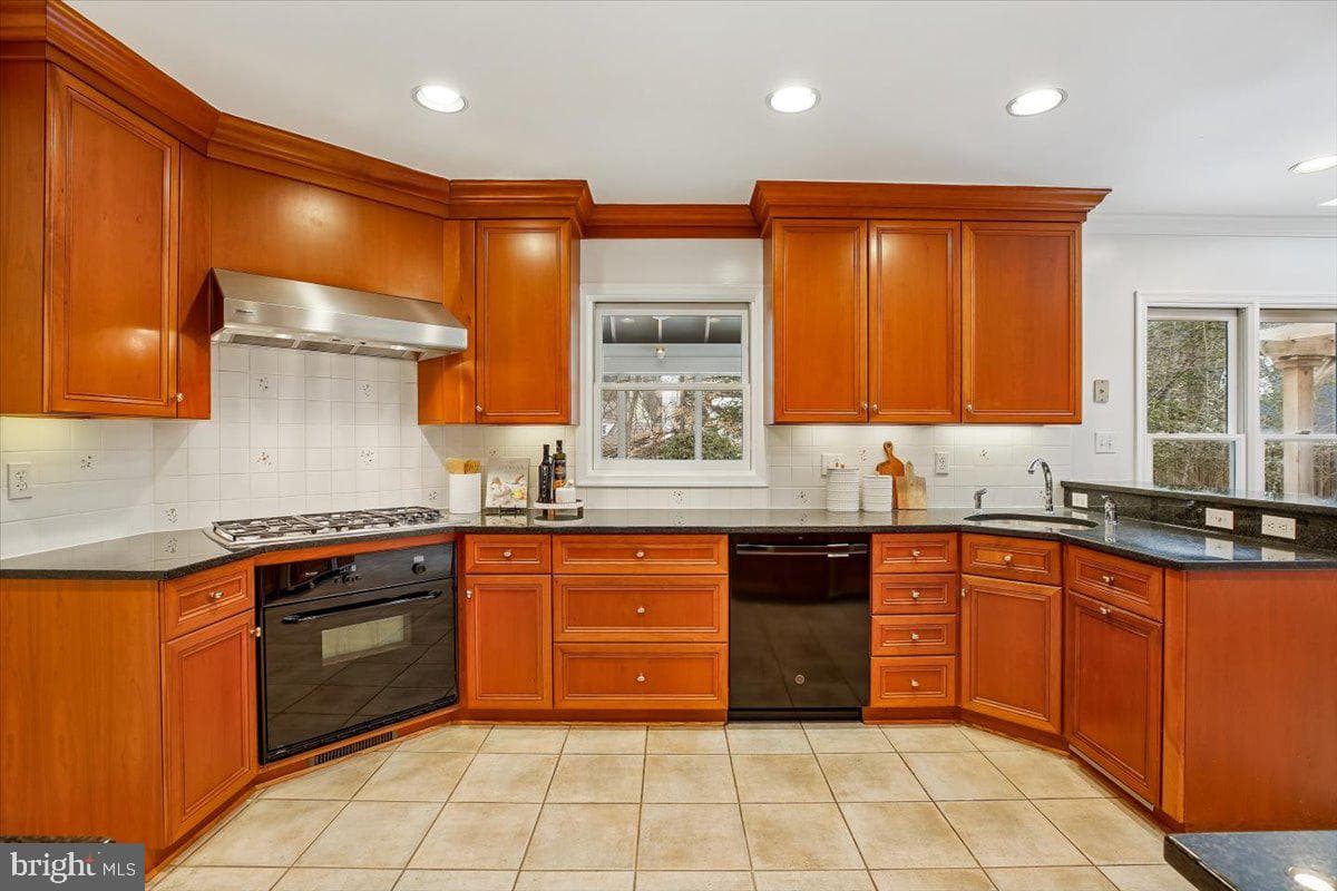 7117 Darby Road photo 10