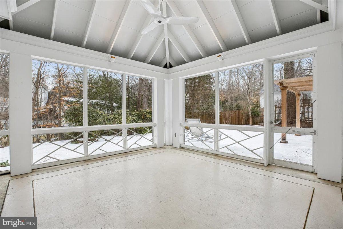 7117 Darby Road photo 22