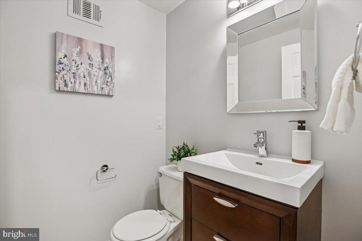 7117 Darby Road photo 23