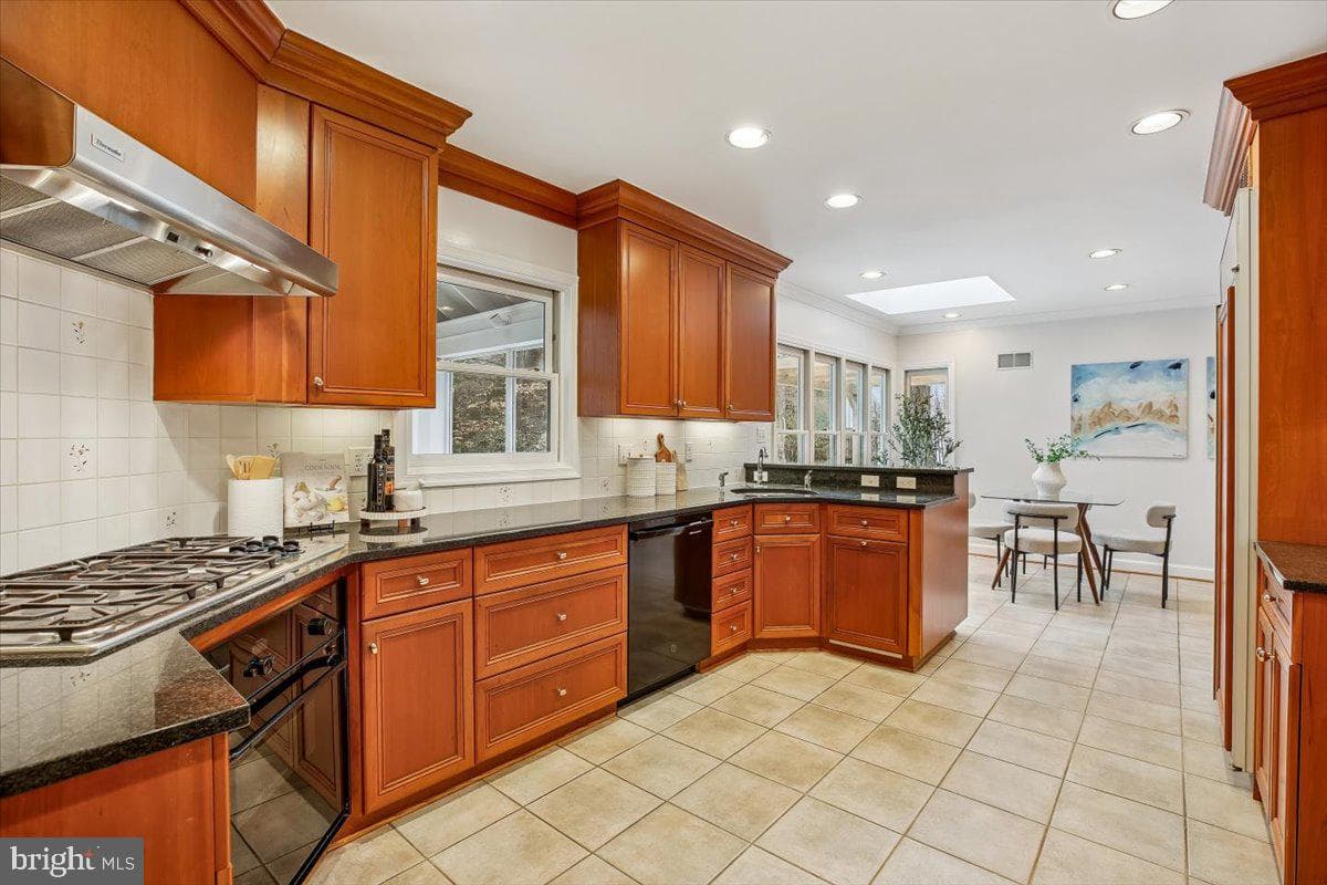 7117 Darby Road photo 9
