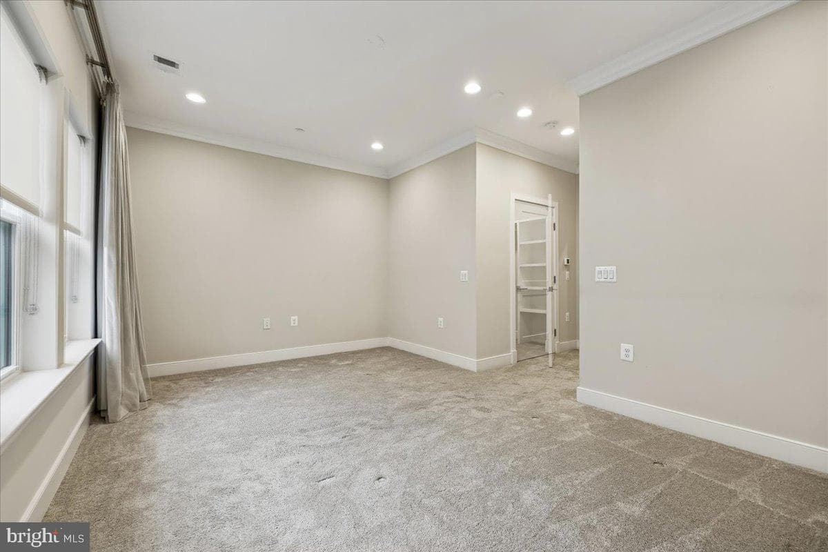 10340 Grosvenor Place photo 26