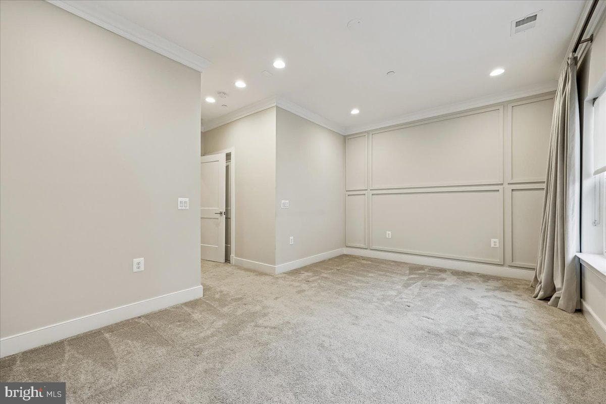 10340 Grosvenor Place photo 28