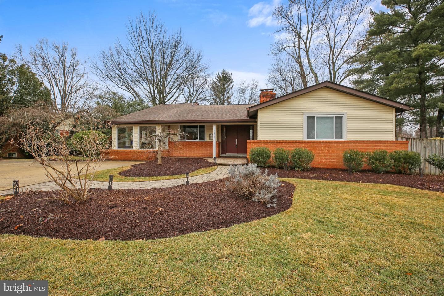 9914 Fernwood Road photo 1