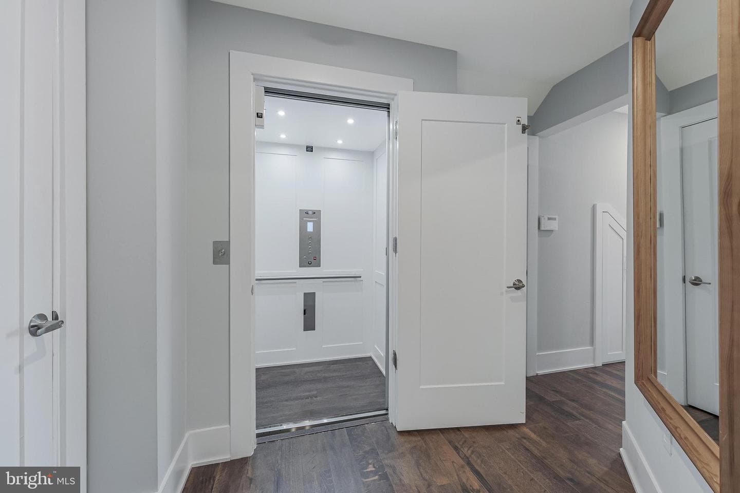 5348 Merriam Street photo 31