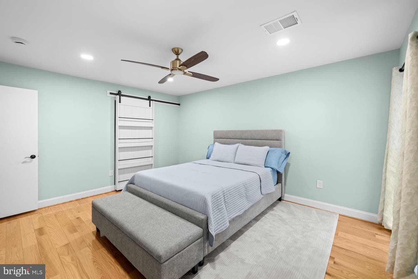 9820 Georgia Avenue #21-302 photo 17