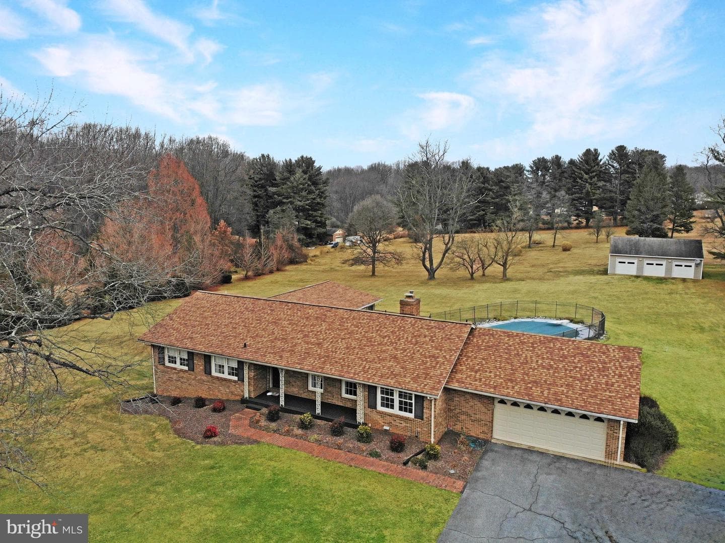 6205 Beechdale Court photo 2