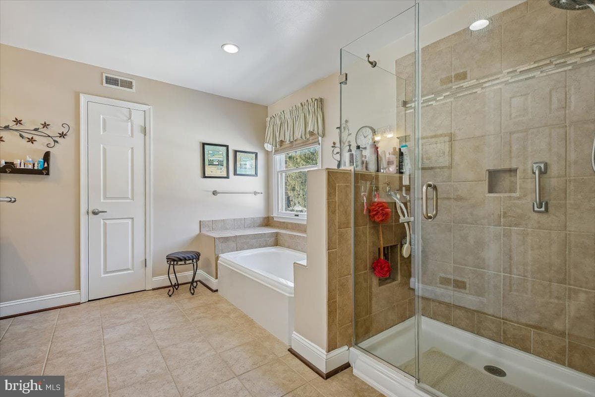 6205 Beechdale Court photo 34