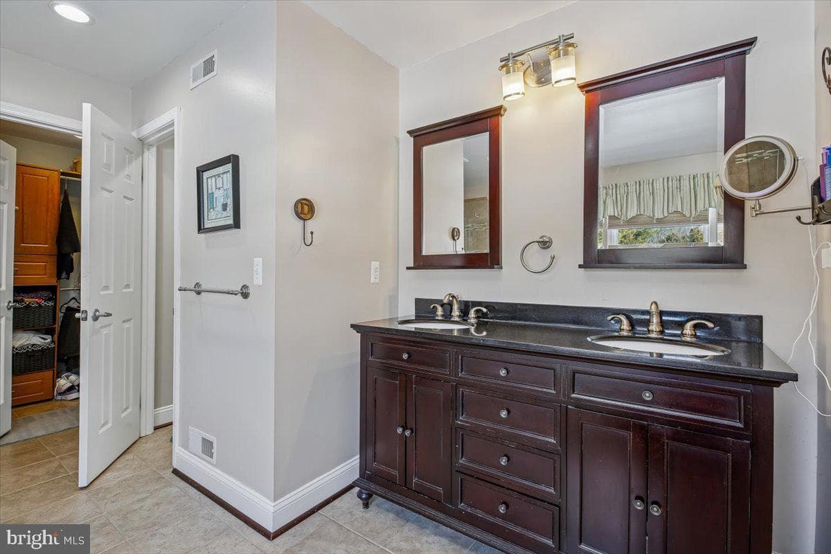 6205 Beechdale Court photo 35
