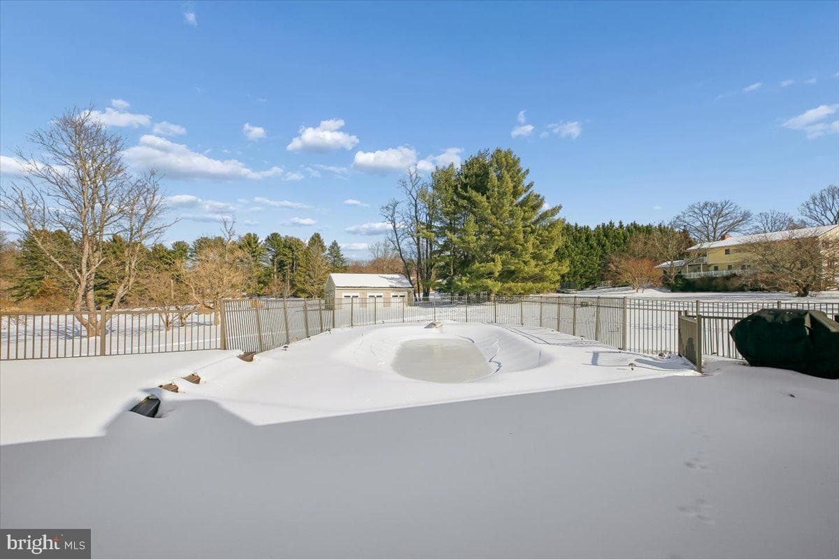 6205 Beechdale Court photo 51