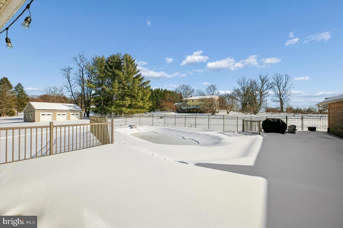 6205 Beechdale Court photo 53