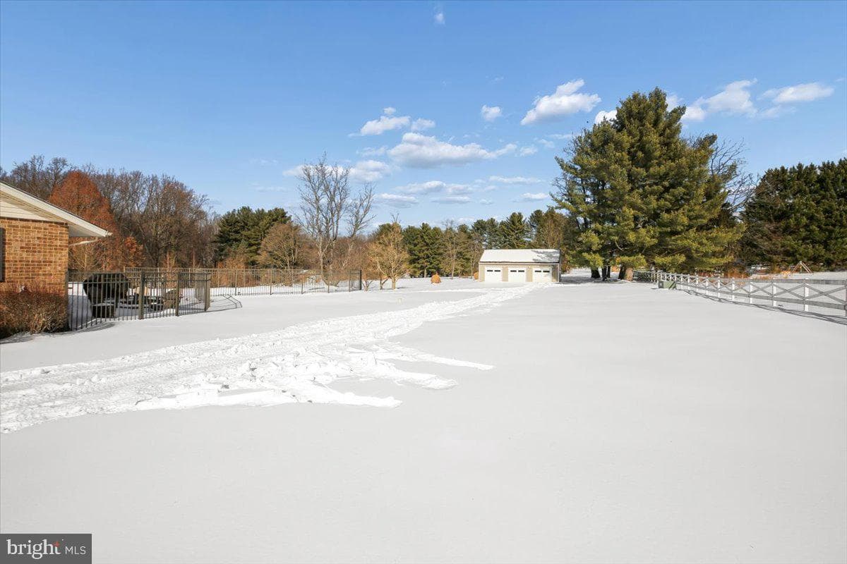 6205 Beechdale Court photo 54