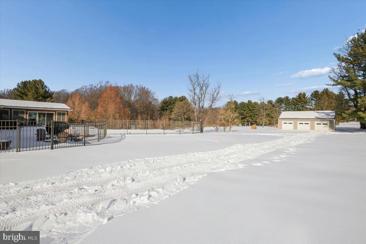 6205 Beechdale Court photo 55