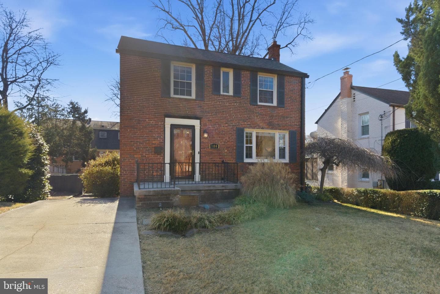 904 Dennis Avenue photo 1