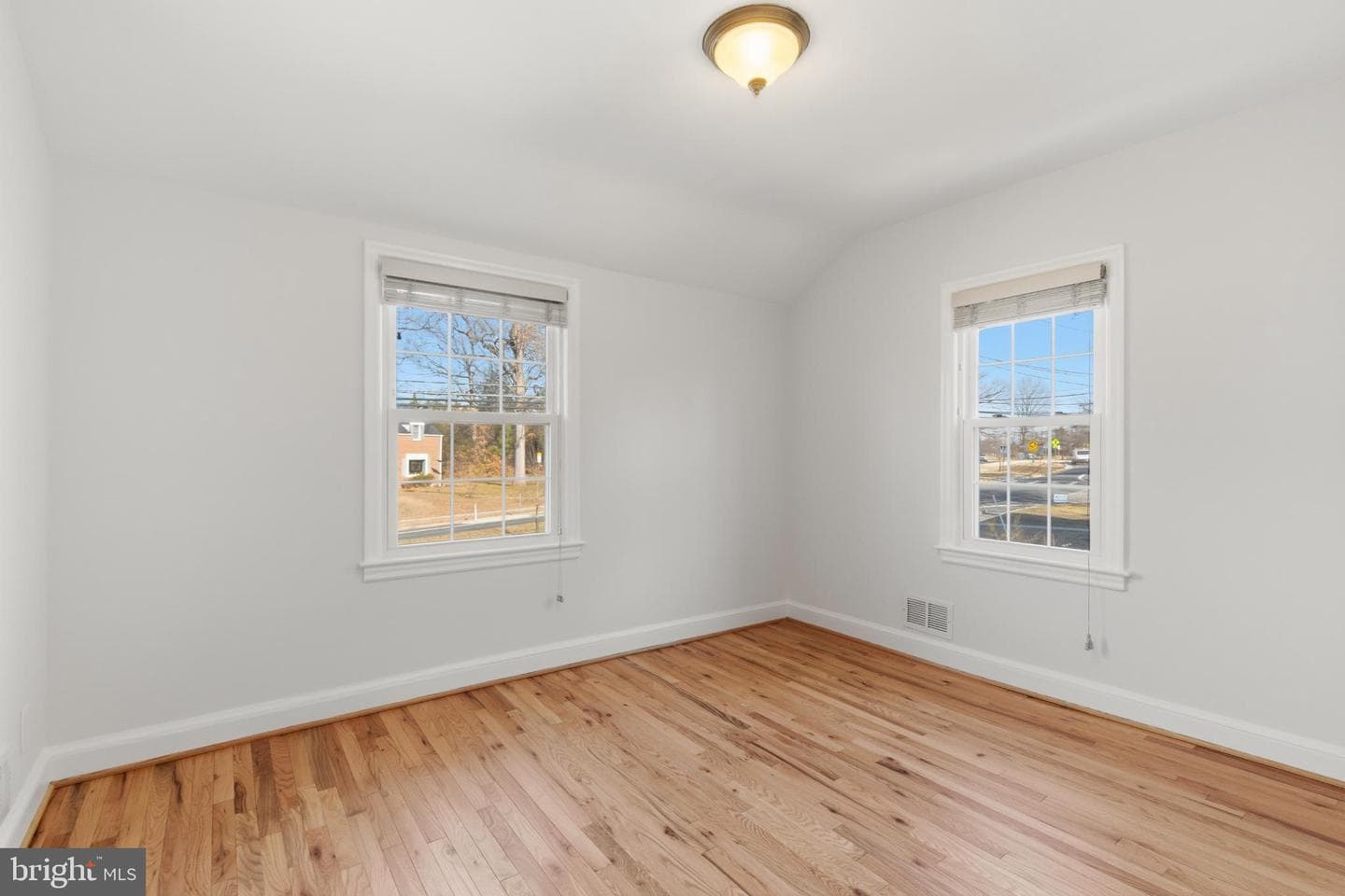 904 Dennis Avenue photo 23