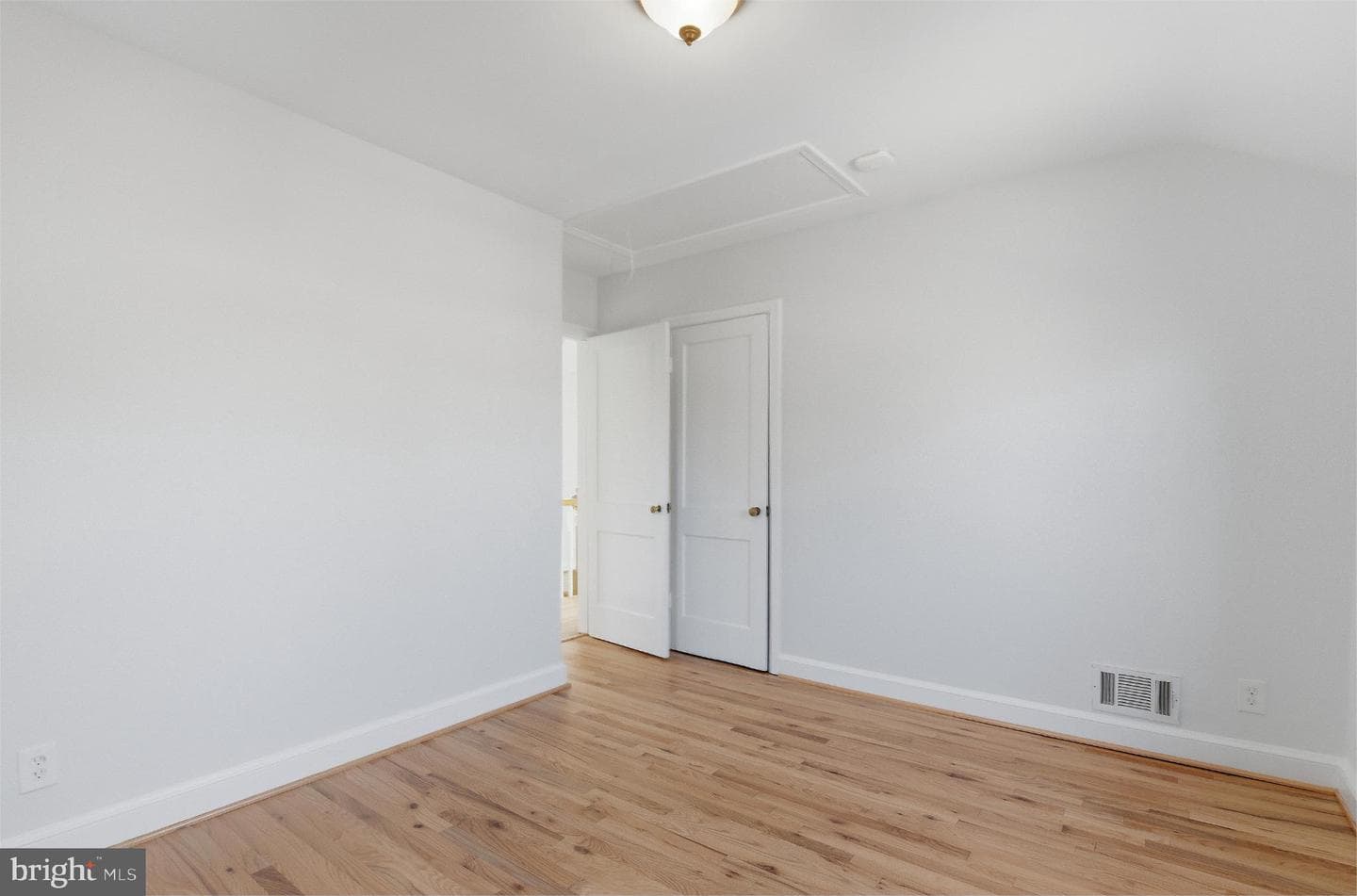 904 Dennis Avenue photo 24