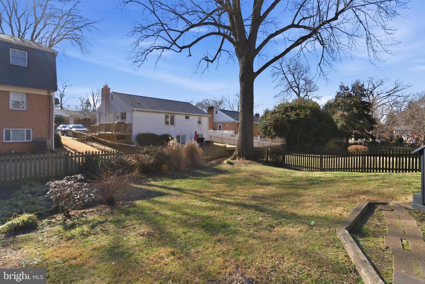 904 Dennis Avenue photo 4