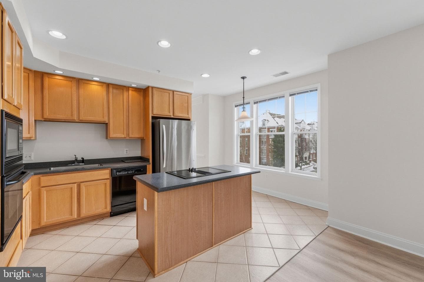 501 King Farm Blvd #304 photo 10