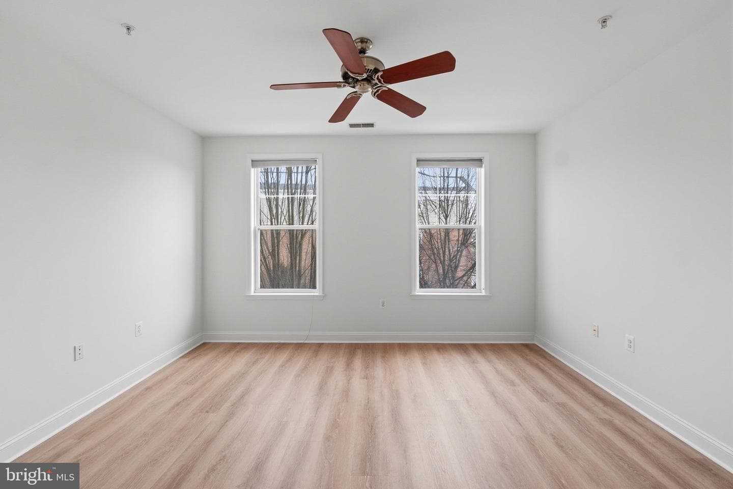 501 King Farm Blvd #304 photo 16