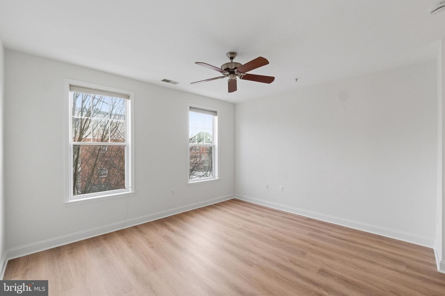 501 King Farm Blvd #304 photo 17