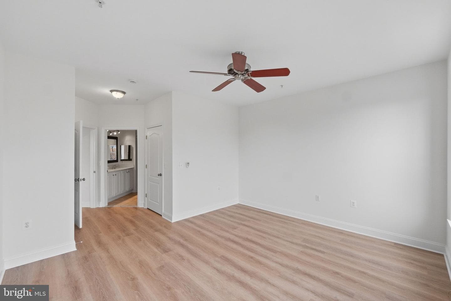 501 King Farm Blvd #304 photo 18