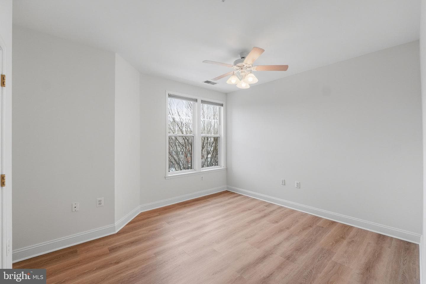 501 King Farm Blvd #304 photo 21