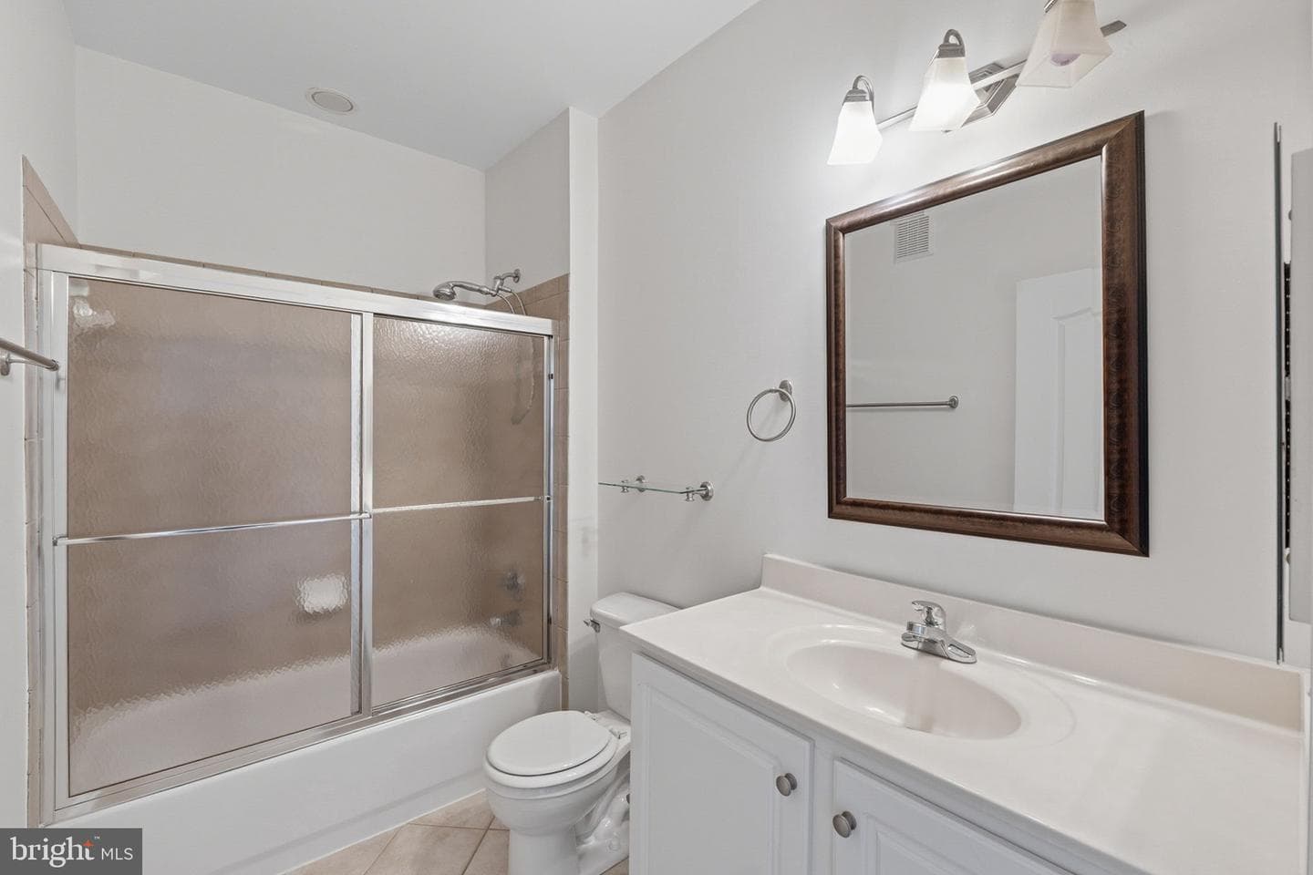 501 King Farm Blvd #304 photo 22