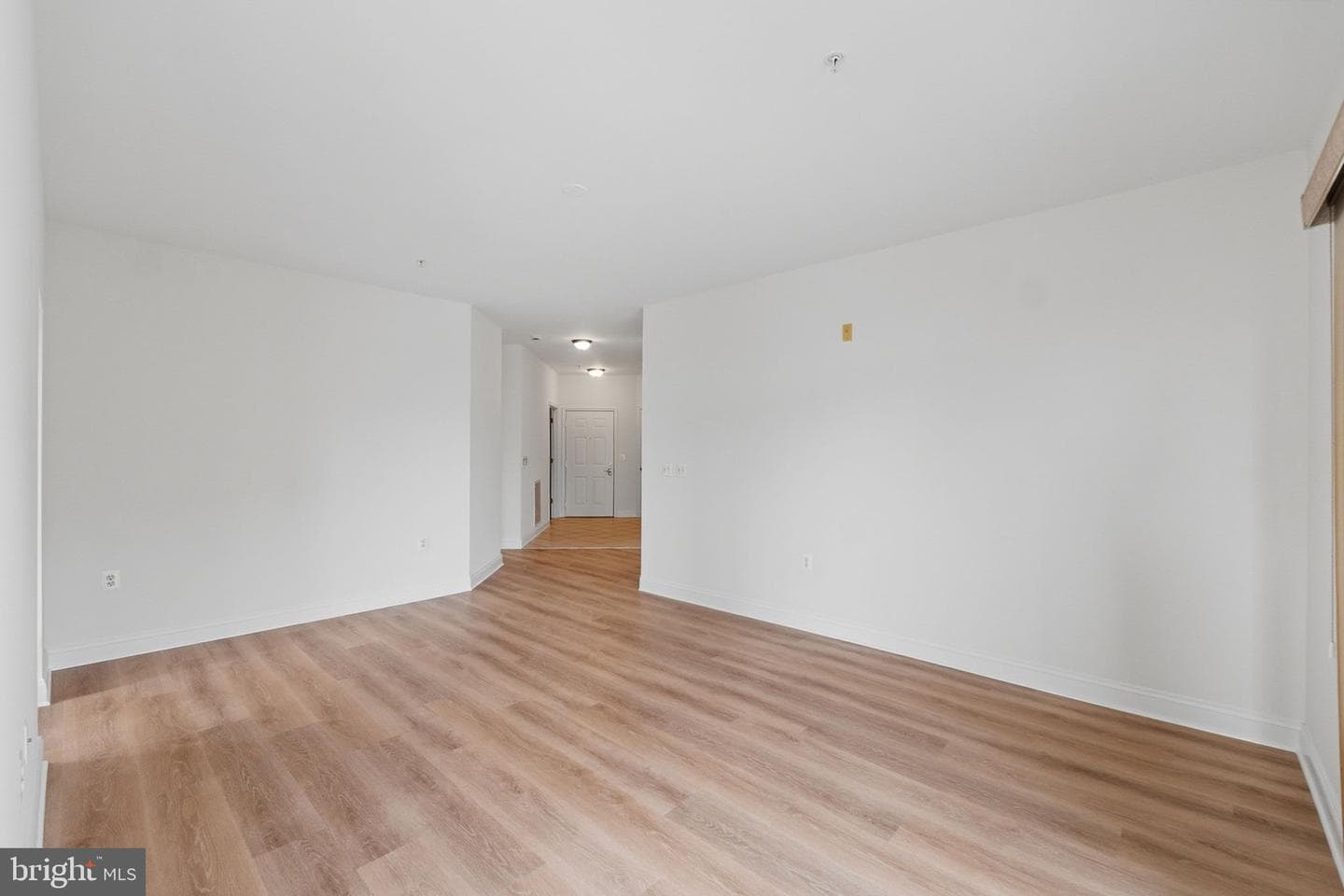 501 King Farm Blvd #304 photo 4
