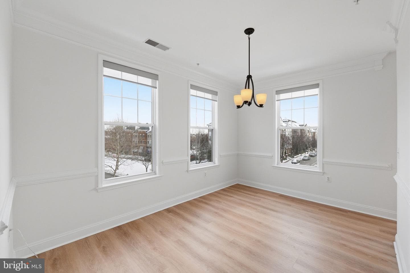 501 King Farm Blvd #304 photo 8