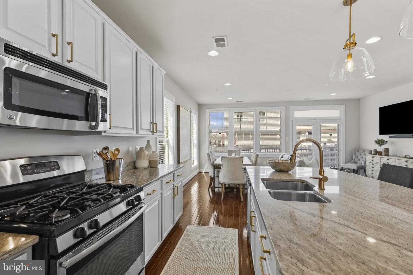 241 Goodall Street photo 10