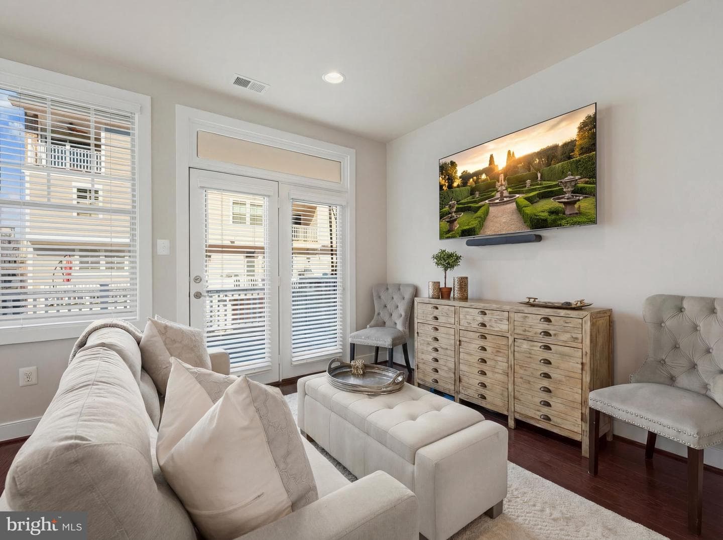 241 Goodall Street photo 16