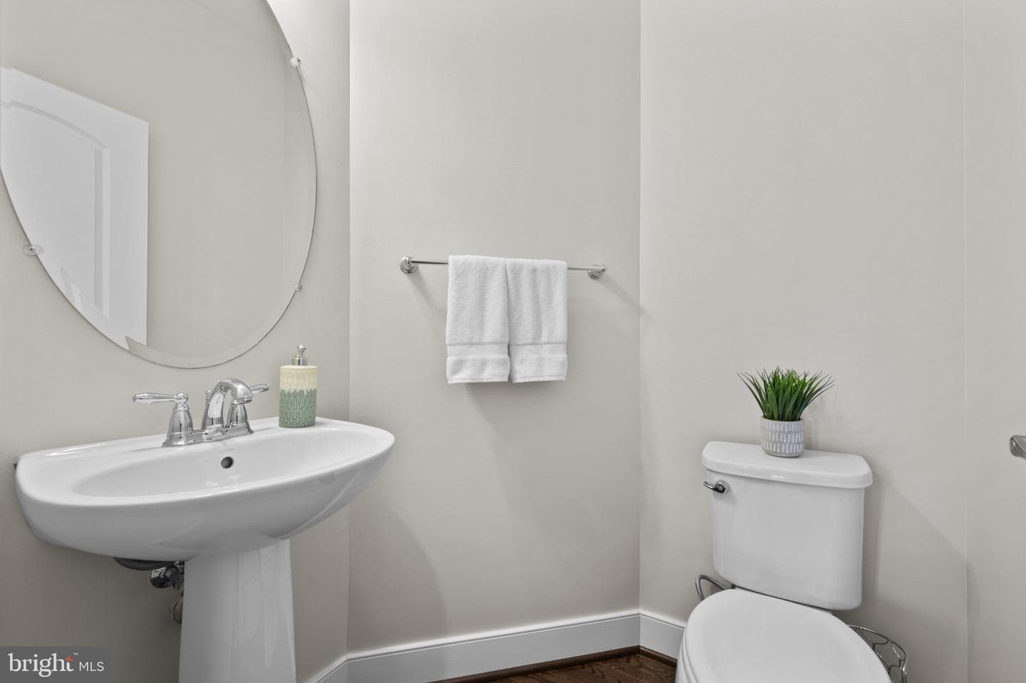 241 Goodall Street photo 22