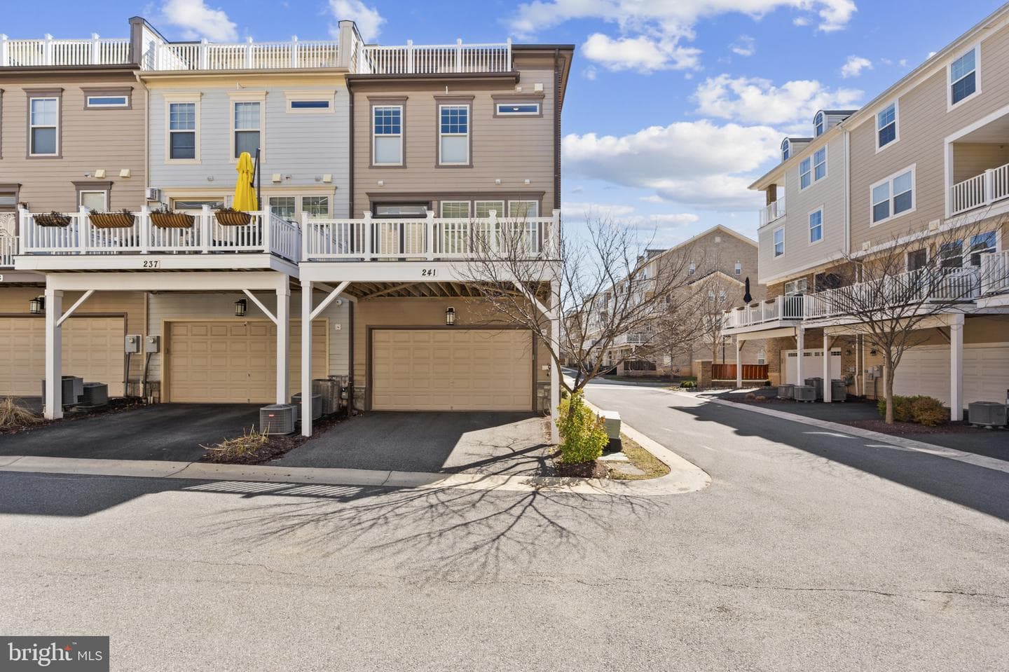 241 Goodall Street photo 48