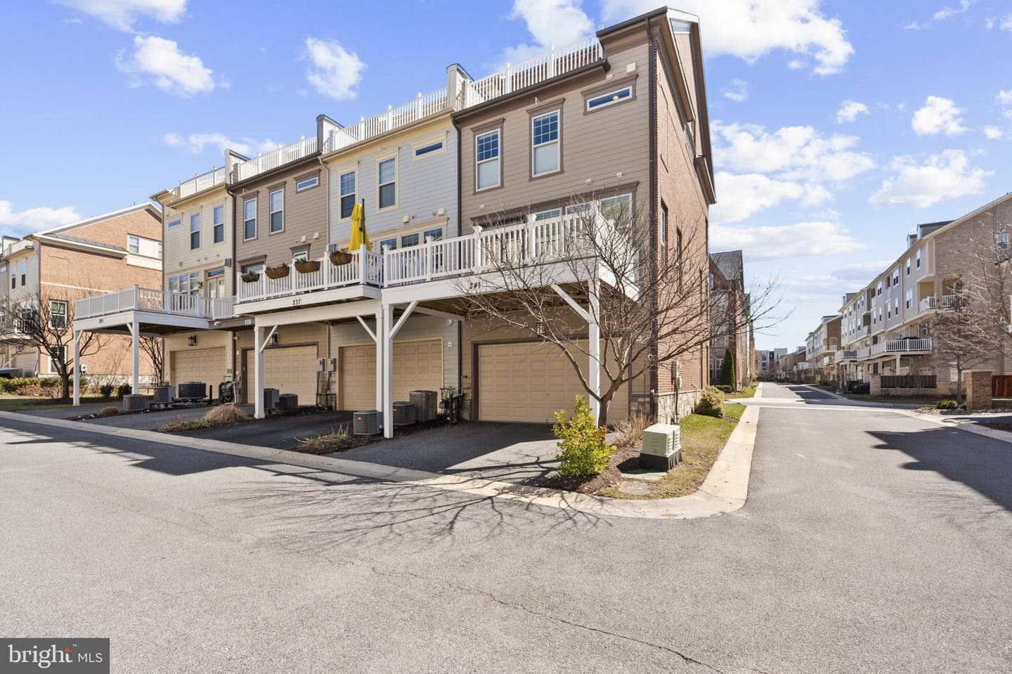 241 Goodall Street photo 49