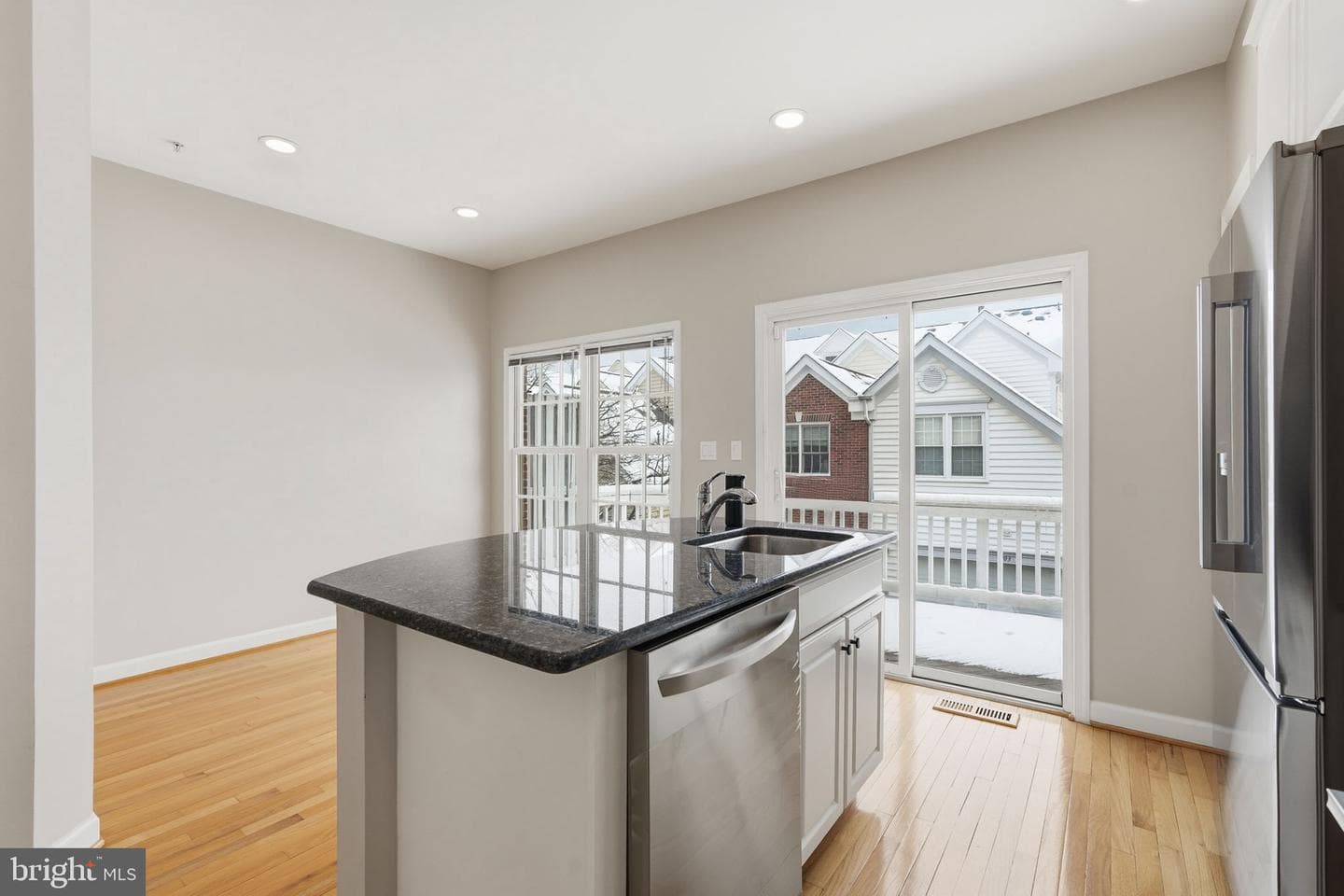 302 Fallsgrove Drive photo 13