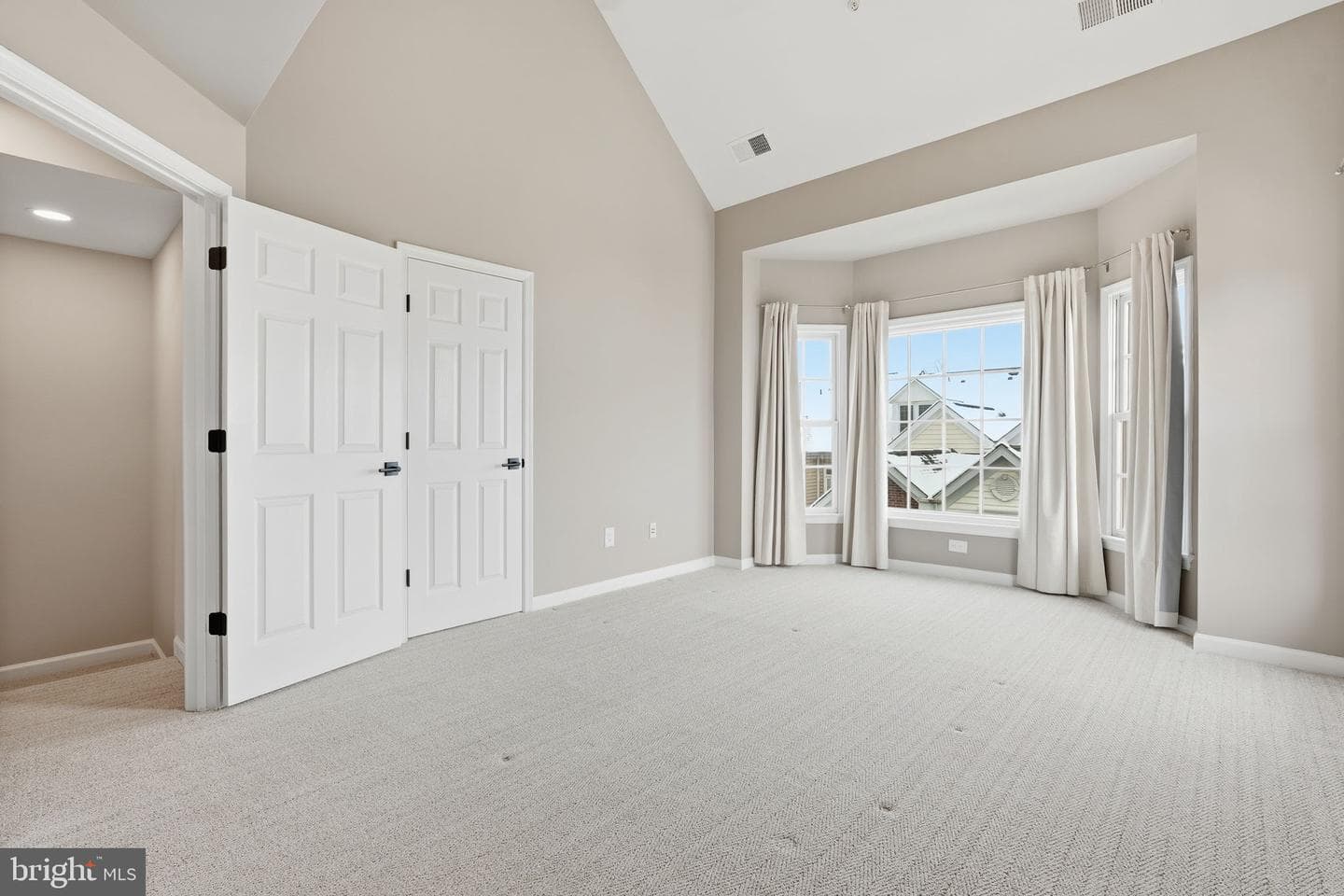 302 Fallsgrove Drive photo 23