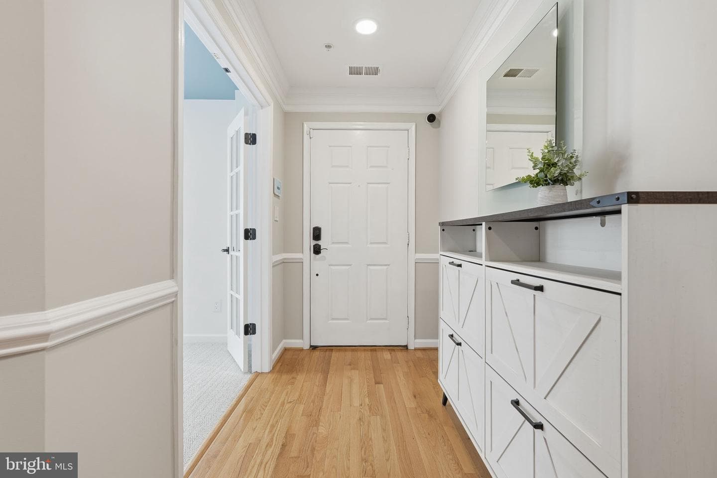 302 Fallsgrove Drive photo 3