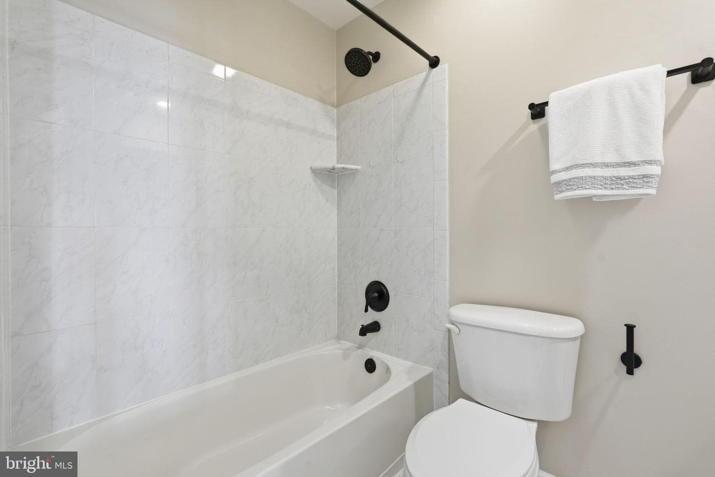 302 Fallsgrove Drive photo 30