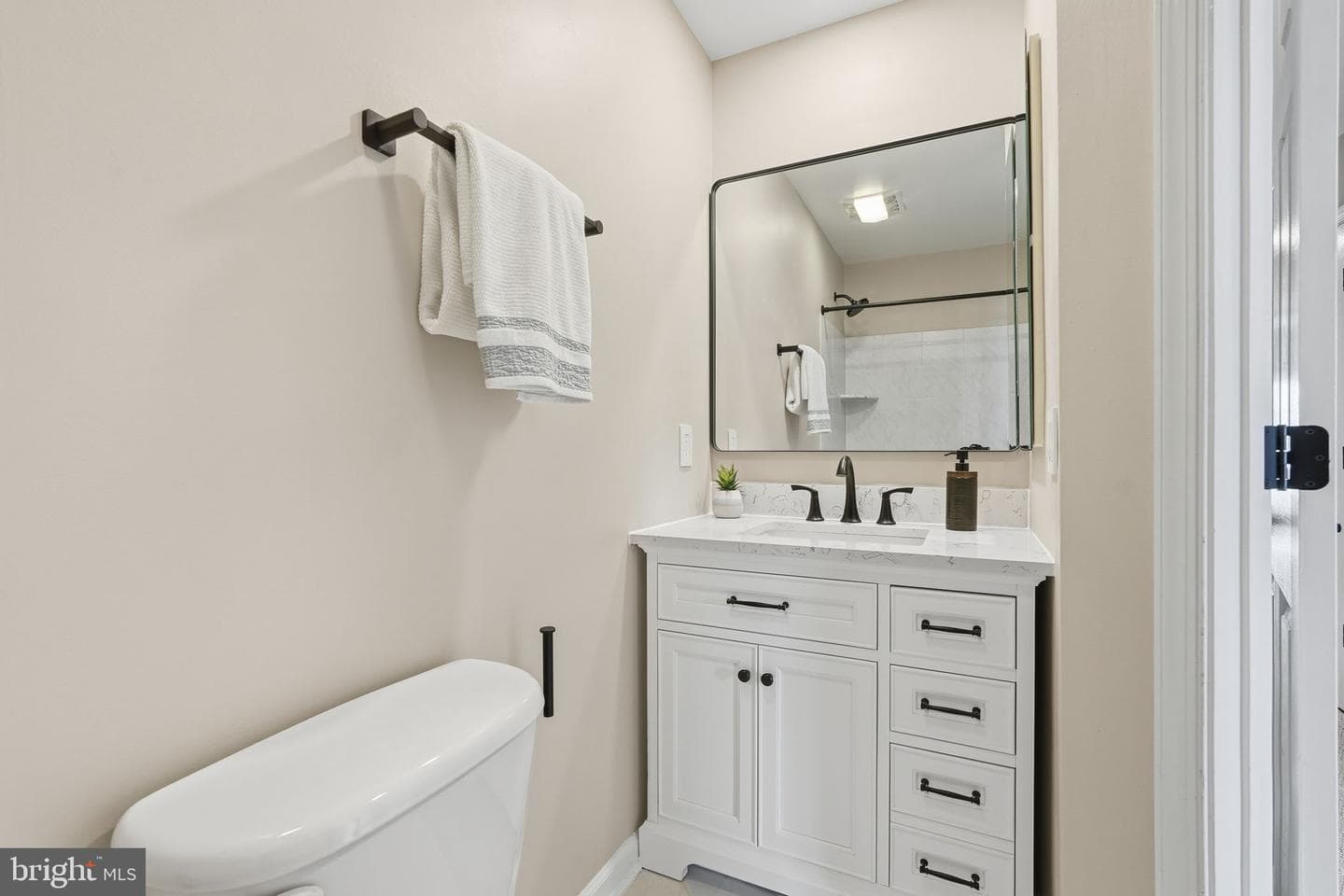 302 Fallsgrove Drive photo 31