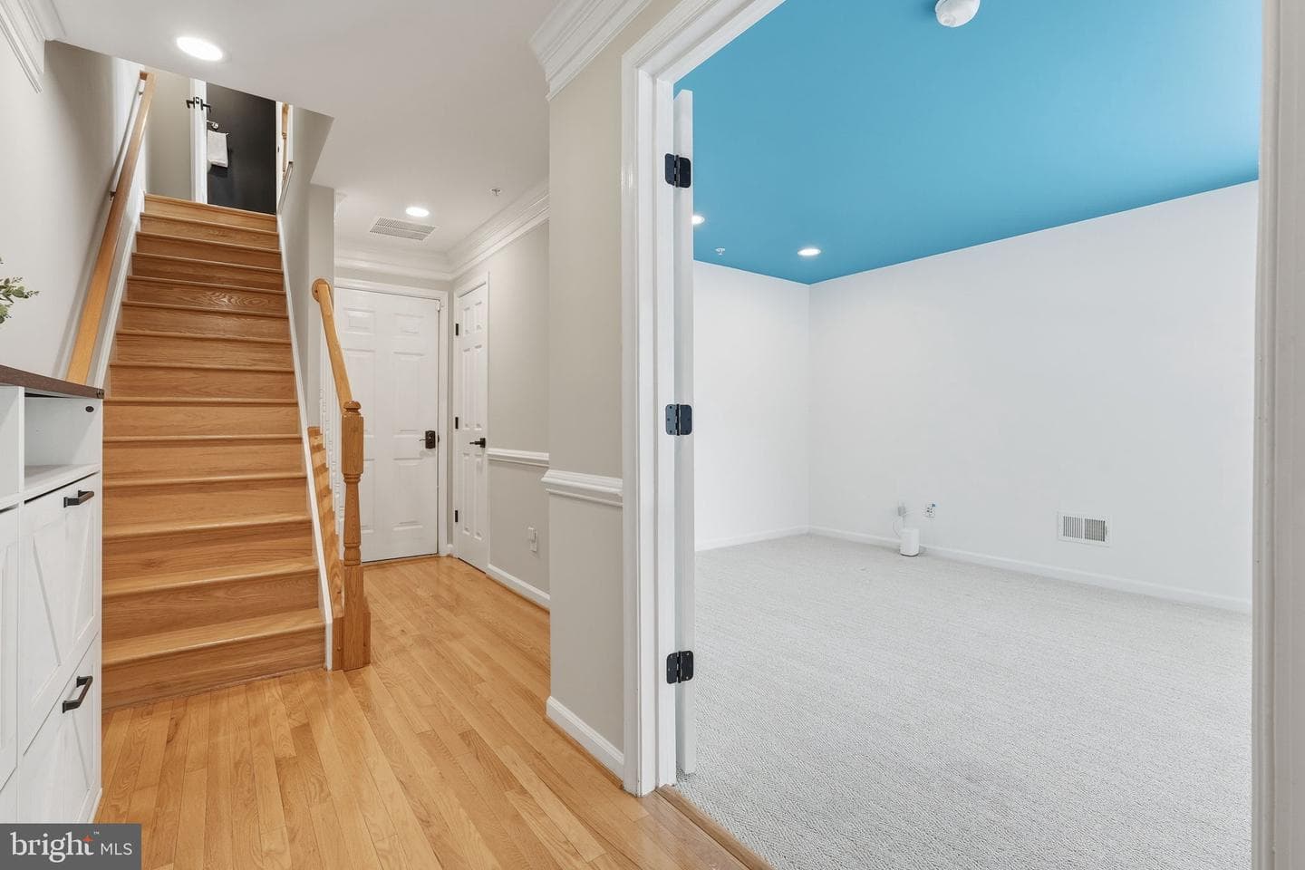 302 Fallsgrove Drive photo 4