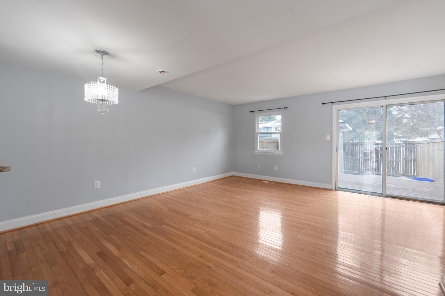 17610 Larchmont Terrace photo 2