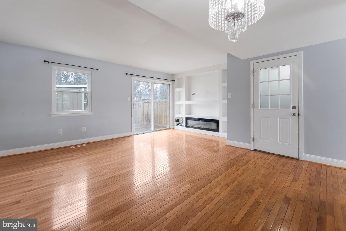 17610 Larchmont Terrace photo 3