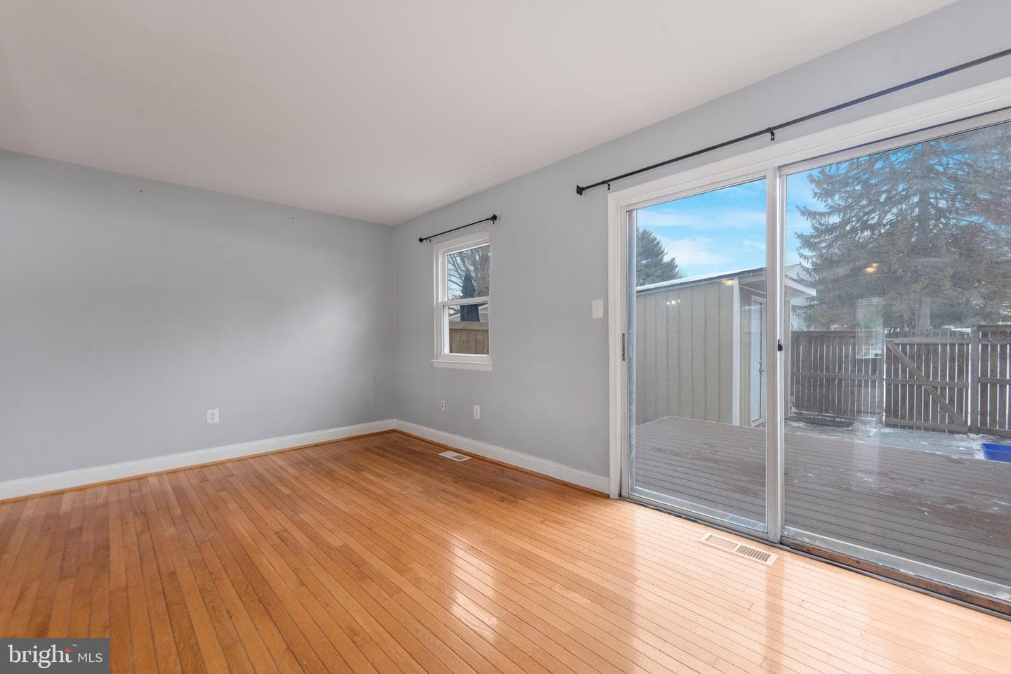 17610 Larchmont Terrace photo 5