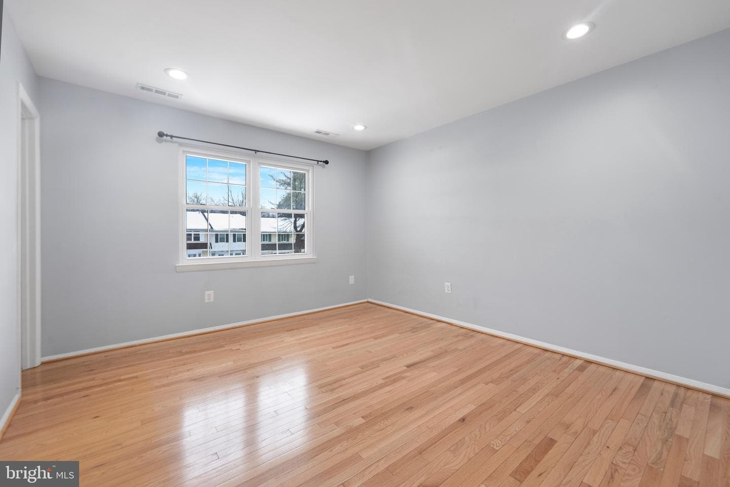 17610 Larchmont Terrace photo 8