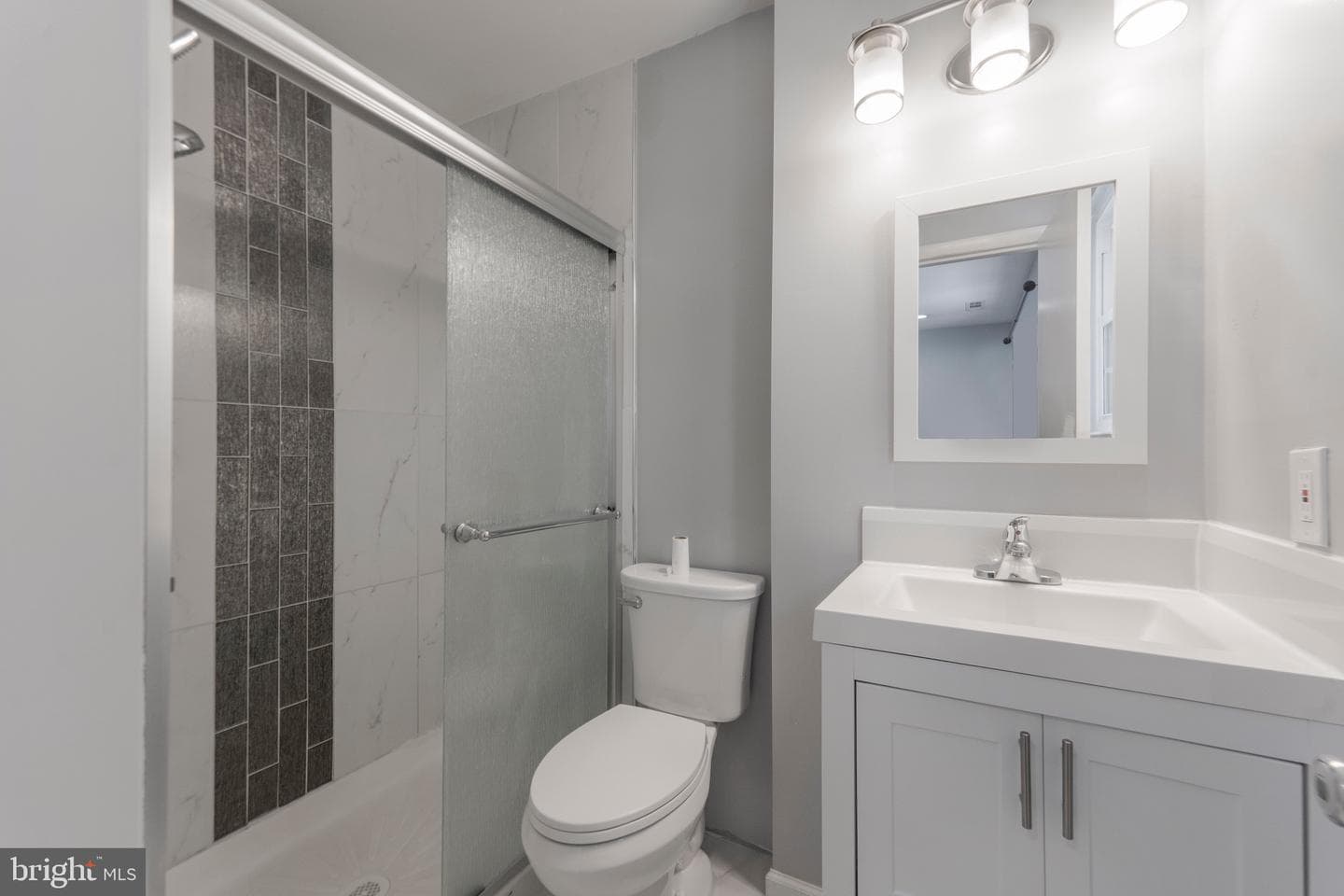 17610 Larchmont Terrace photo 9