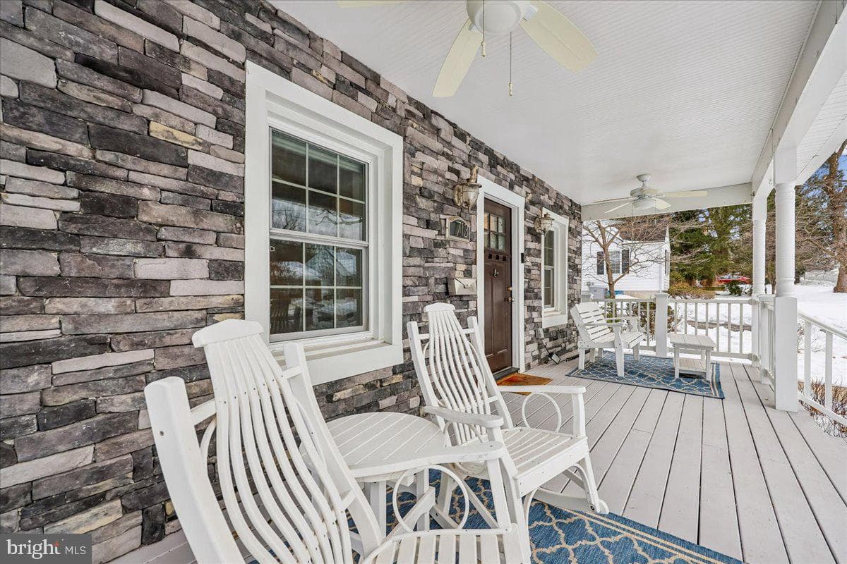 713 Anderson Avenue photo 4