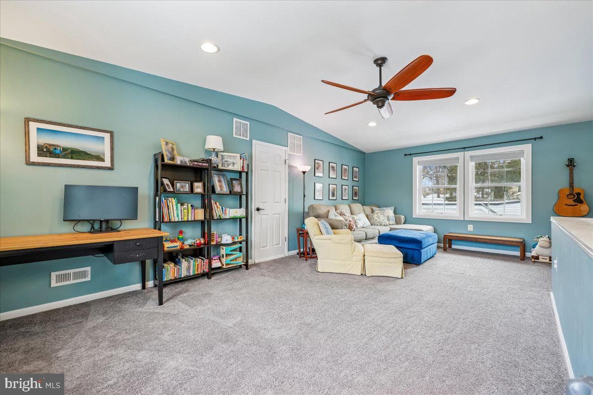 713 Anderson Avenue photo 43